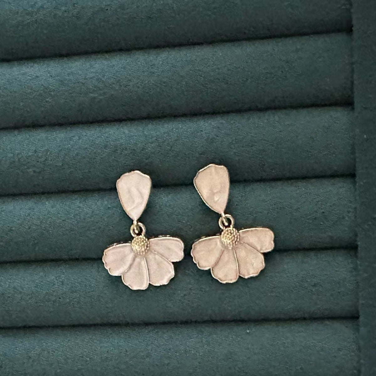 2024 a fan leaf zinc alloy one love women's earrings drop oil high-end sense Joker ladies jewelry direct sales