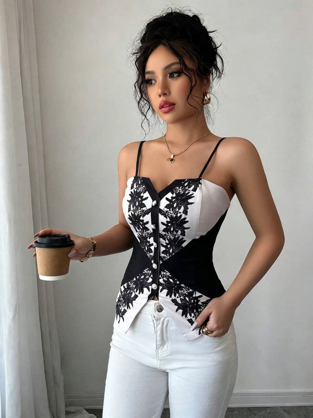 Women's Black White Lace Embroidery Cami Top V-Neck Spaghetti Strap Slim Fit Corset Style Camisole for Party, Daily & Club Wear