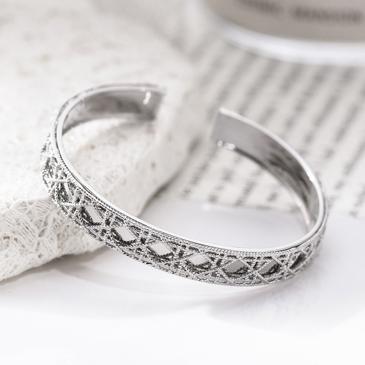 Light Luxury Rattan Glow Bracelet Women's Niche Design Sense Woven Distinctive All-match Hollow Bracelet Ins Style Accessories