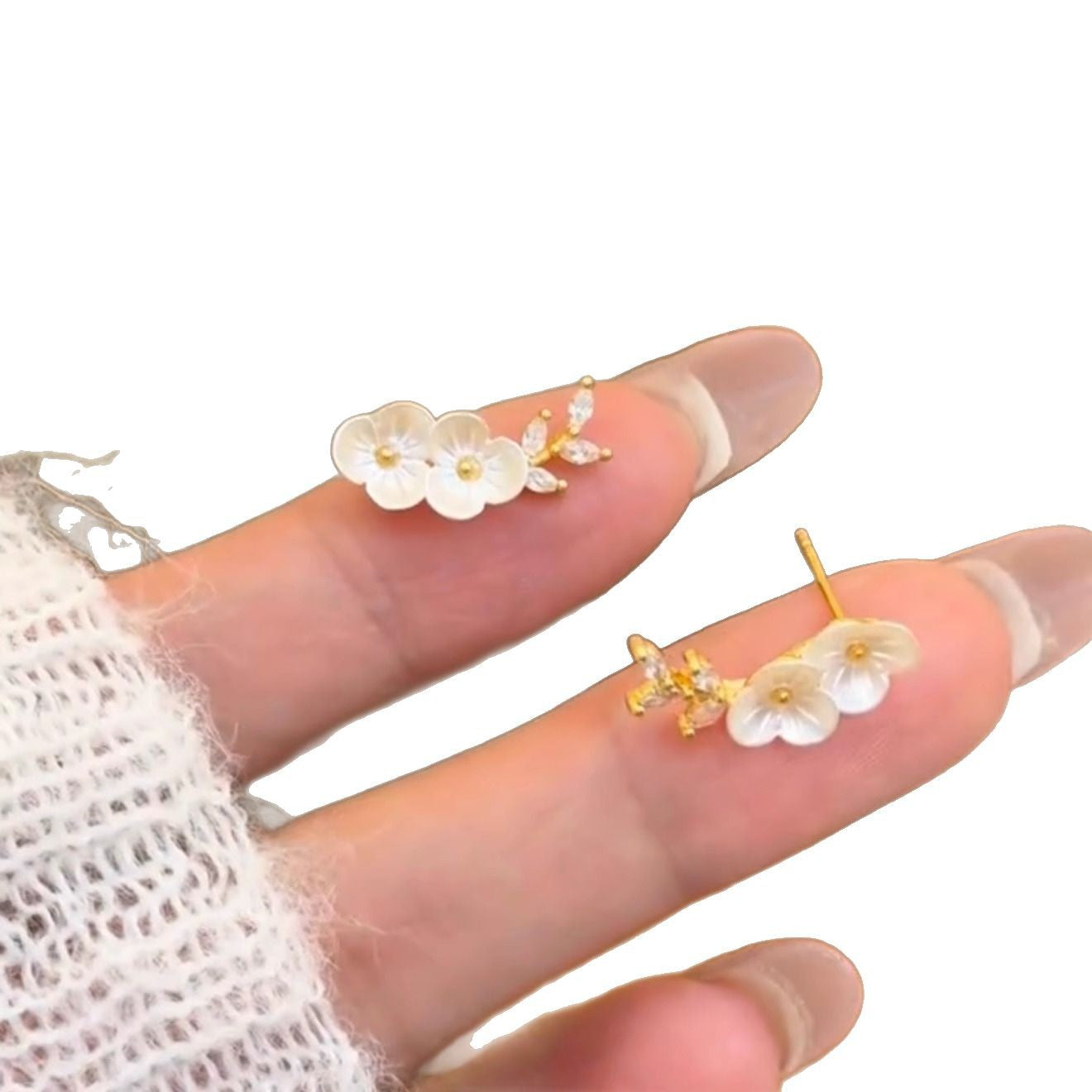 Gentle and Sweet New Chinese Style Plum Blossom Branch and Leaf Earrings, Light Luxury Niche Design, High-End Elegant and Versatile Earrings