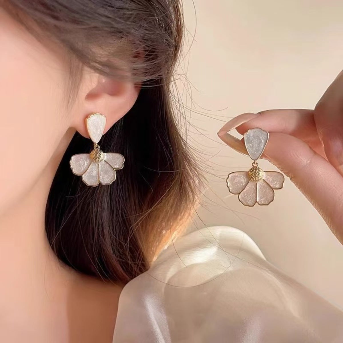 2024 a fan leaf zinc alloy one love women's earrings drop oil high-end sense Joker ladies jewelry direct sales