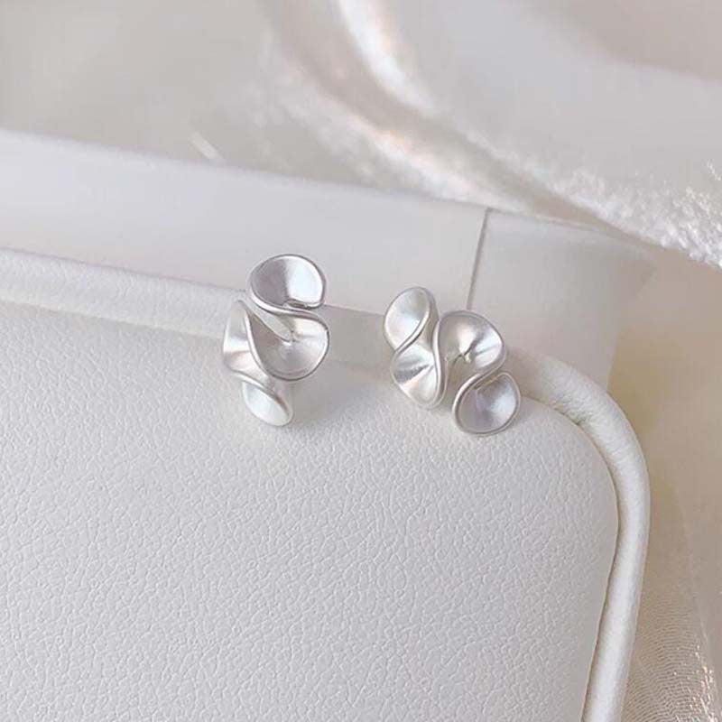 Dumb Golden Earrings Light Luxury High-end Atmospheric 2025 New Explosive Earrings Design Niche Unique Earrings for Women
