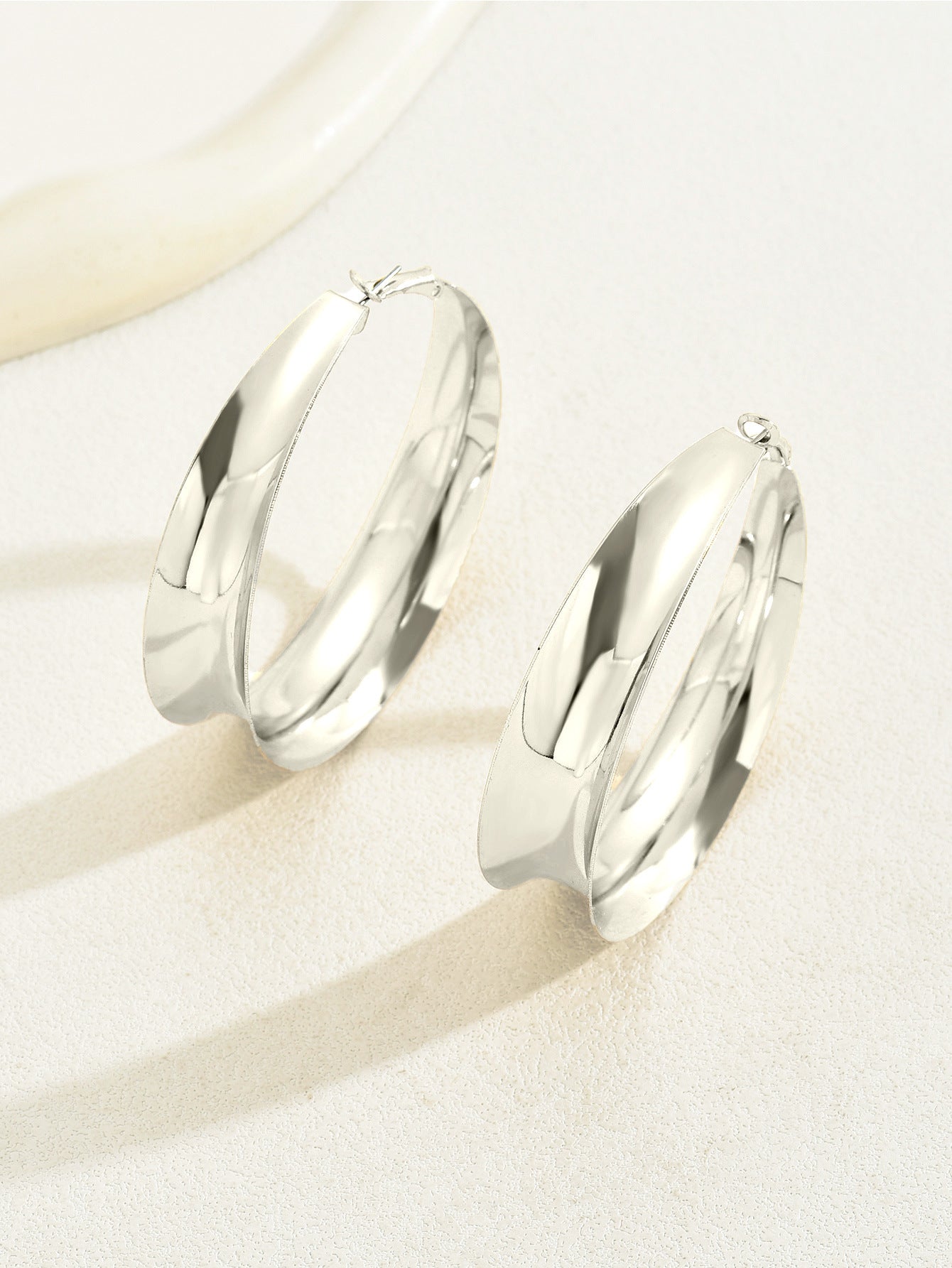 European and American simple personality exaggerated smooth earring temperament metal geometric fashion earrings high-end luxury earrings