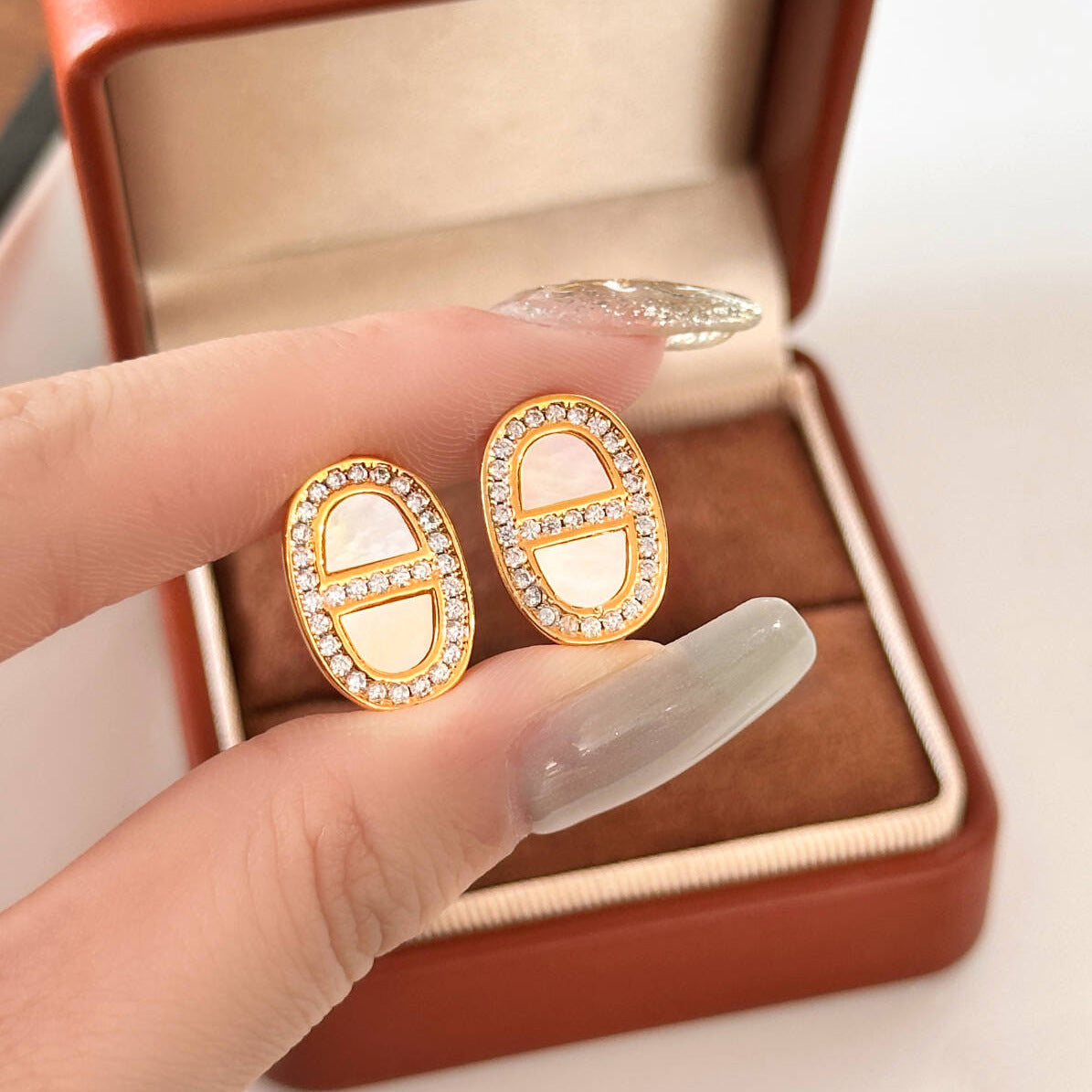 Real Gold Electroplating Niche Design High-End Micro-Encrusted Pig Nose Earrings for Women S925 Sterling Silver Needle Simple Accessible Luxury Earrings