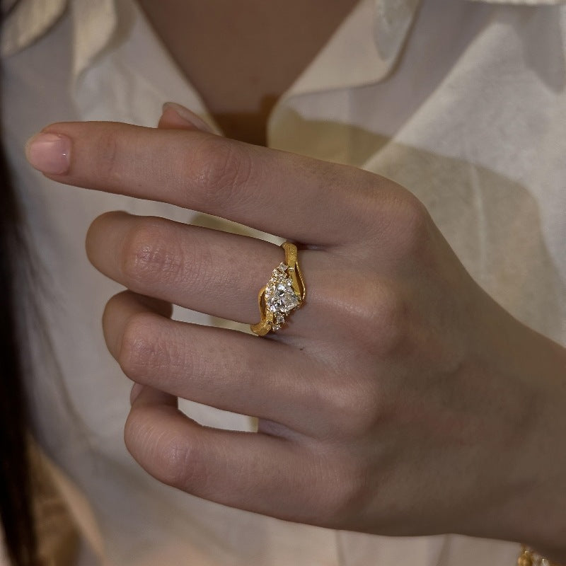Yinxi 2025 New Light Luxury Ancient Brushed Heart Diamond Ring Niche Design Wave Starry Moon High