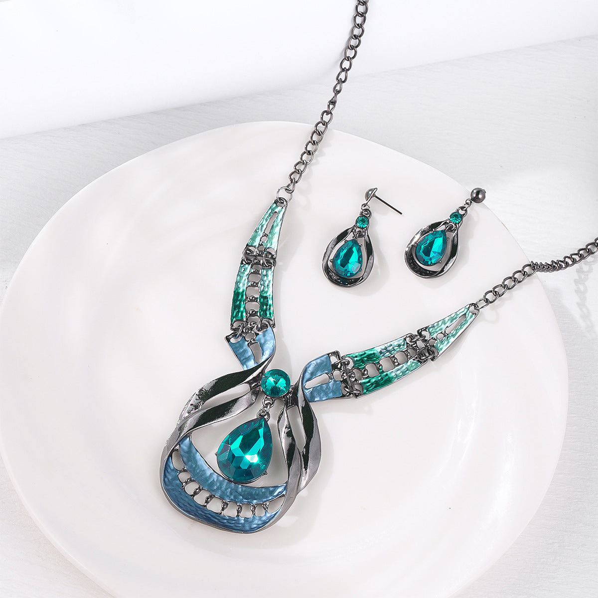 New Cross-border Exaggerated Retro Necklace suit Women Luxury Crystal Banquet Dress Accessories Collarbone Chain Factory Direct Sale