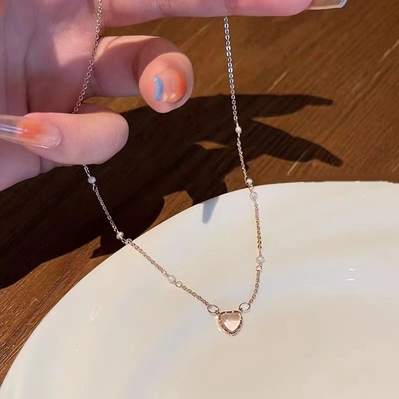 Pearl Love Necklace Women's Casual Niche Design Light Luxury High-end Clavicle Chain Gentle Necklace Accessories