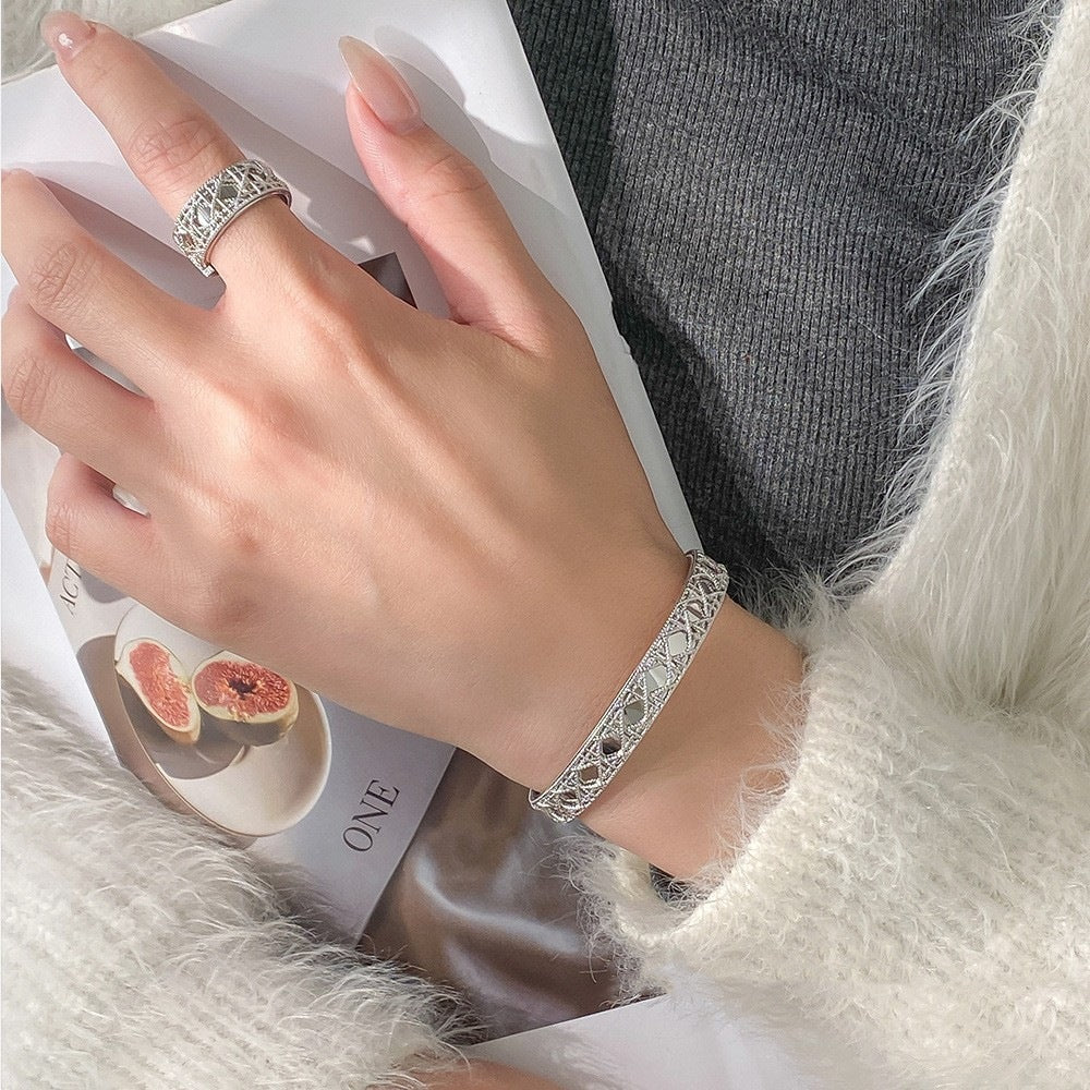 Light Luxury Rattan Glow Bracelet Women's Niche Design Sense Woven Distinctive All-match Hollow Bracelet Ins Style Accessories