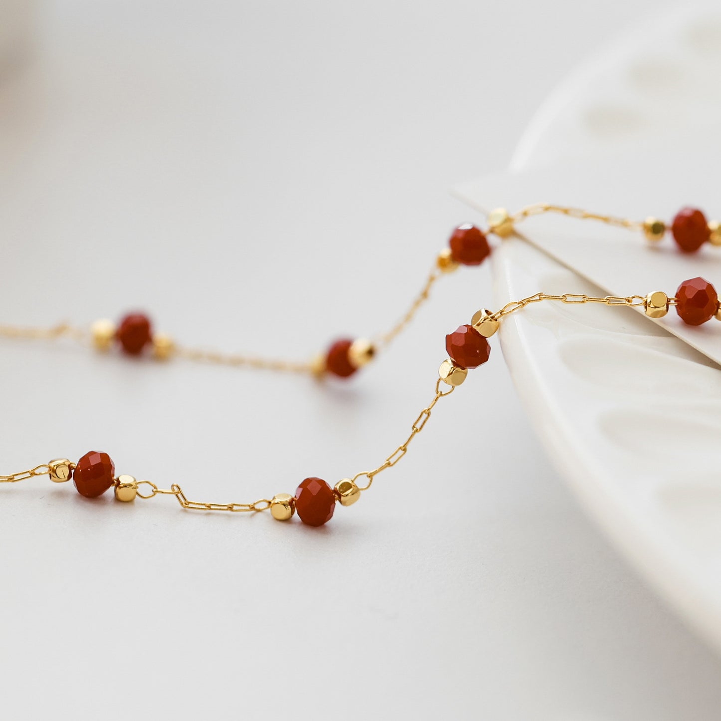French Retro Interval Red Spinel Beaded Necklace Titanium Steel Electroplated 18K Gold High-grade Women's Clavicle Chain Light Luxury