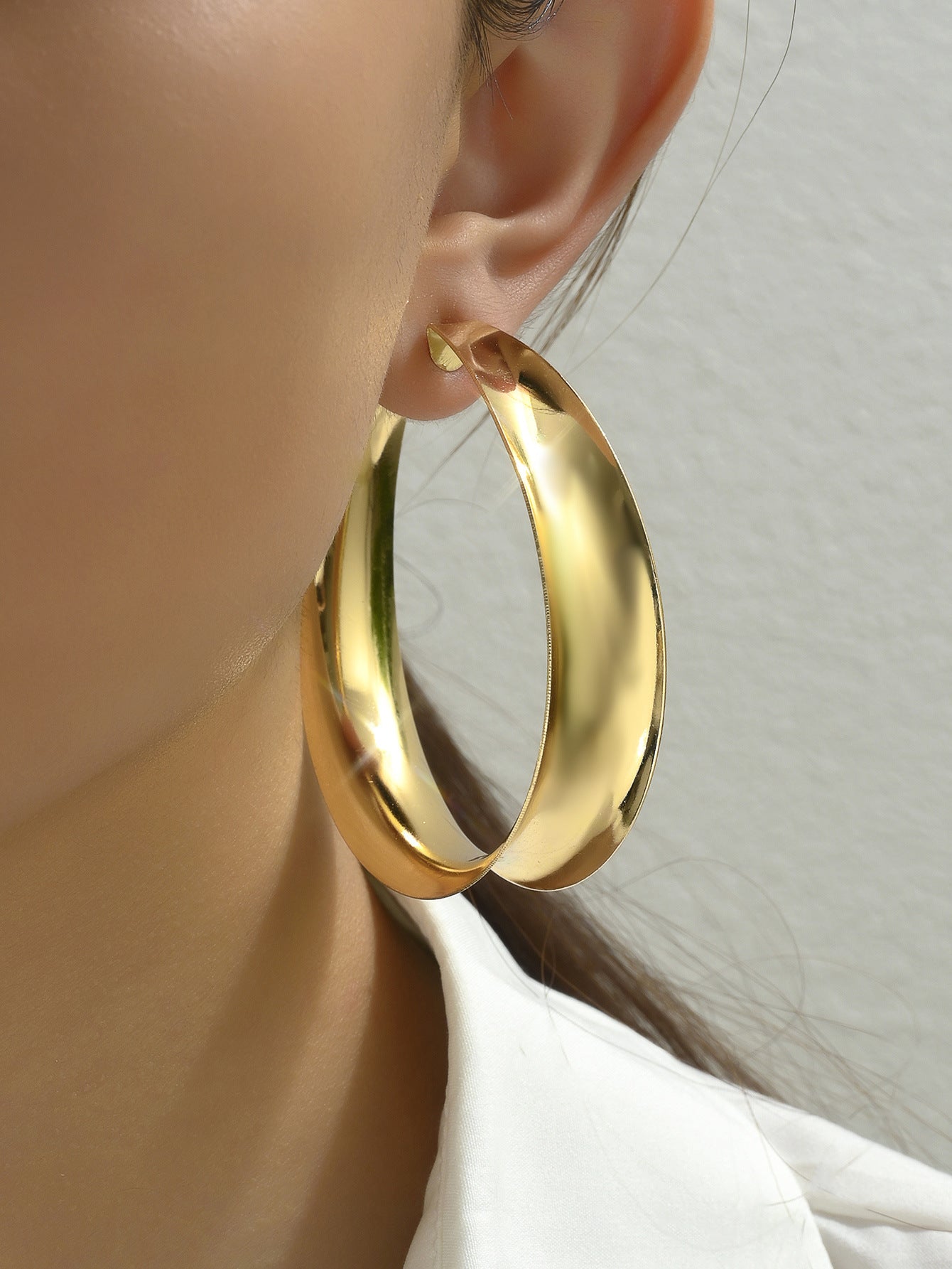 European and American simple personality exaggerated smooth earring temperament metal geometric fashion earrings high-end luxury earrings