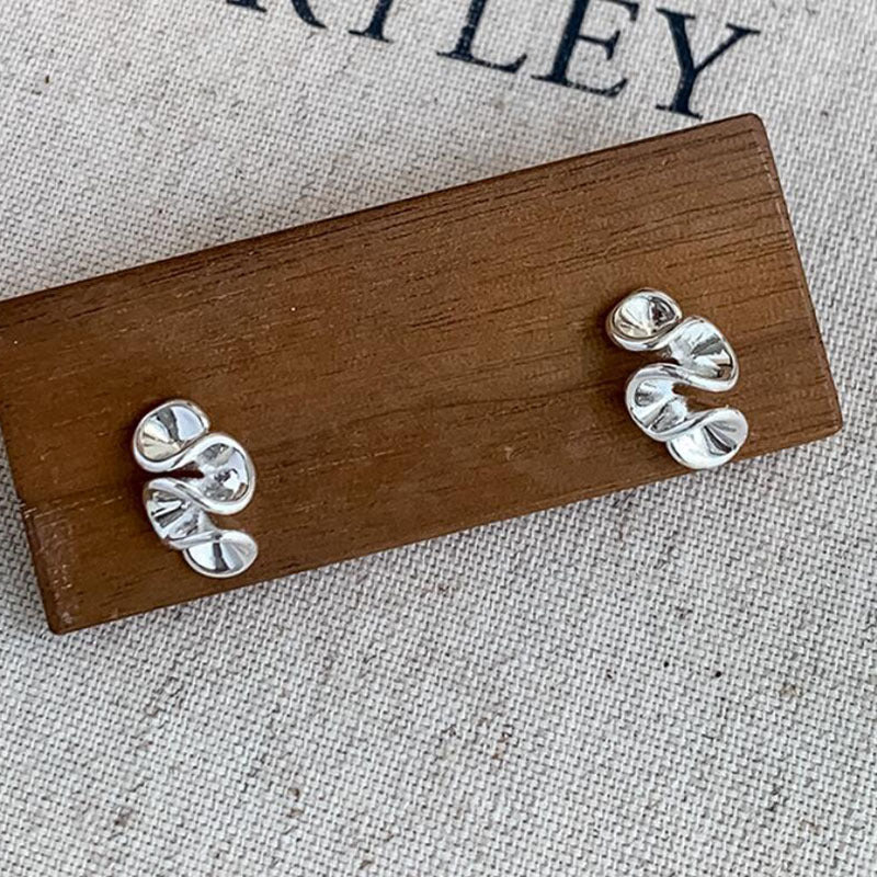 Dumb Golden Earrings Light Luxury High-end Atmospheric 2025 New Explosive Earrings Design Niche Unique Earrings for Women