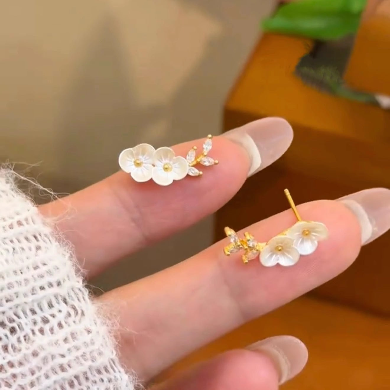 Gentle and Sweet New Chinese Style Plum Blossom Branch and Leaf Earrings, Light Luxury Niche Design, High-End Elegant and Versatile Earrings