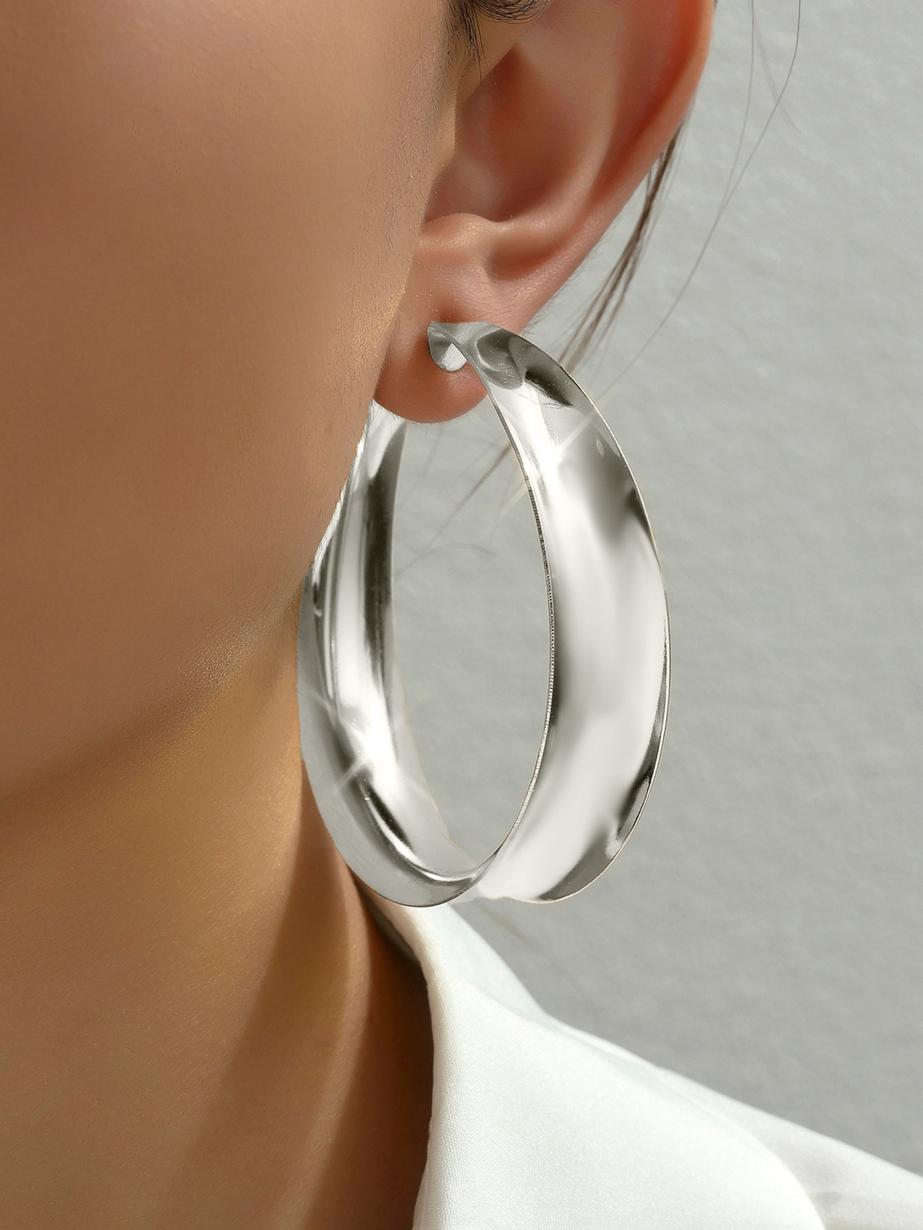 European and American simple personality exaggerated smooth earring temperament metal geometric fashion earrings high-end luxury earrings
