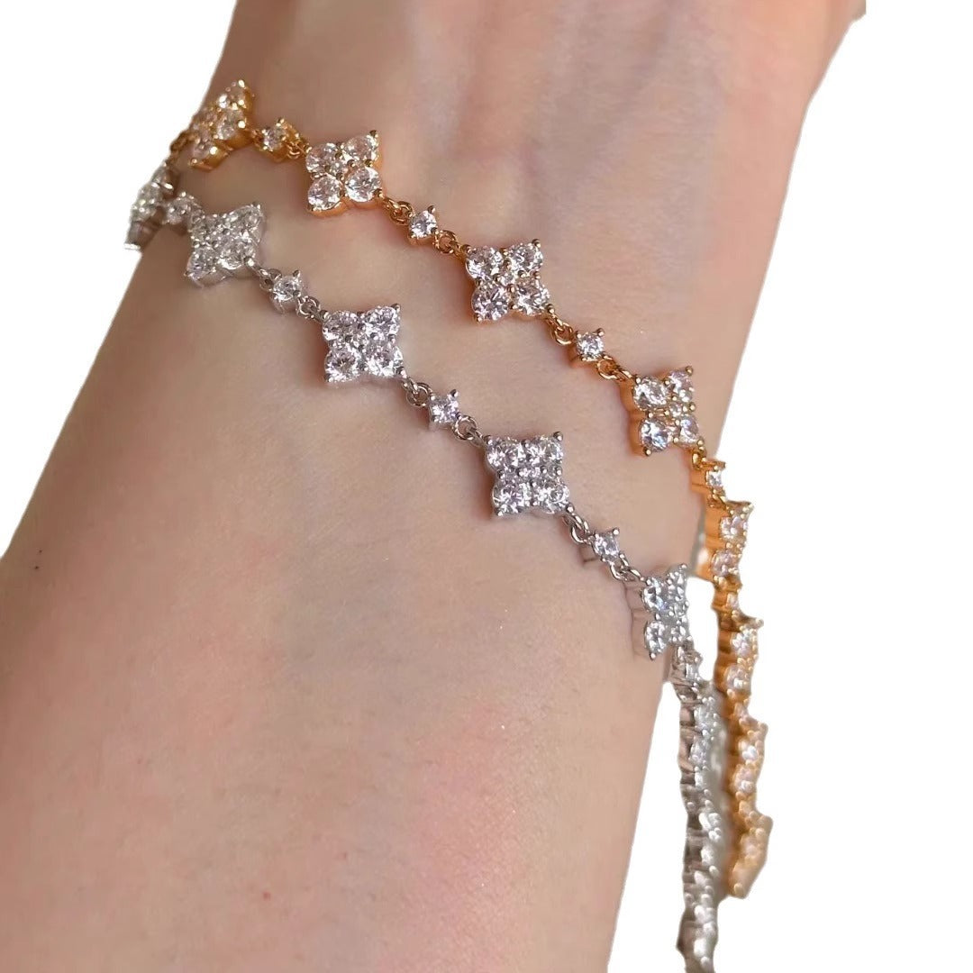 Broken Diamond Four-Leaf Clover Bracelet for Women, Light Luxury and Exquisite Jewelry, Super Flash Zircon Flower Bracelet, Versatile Design Accessories