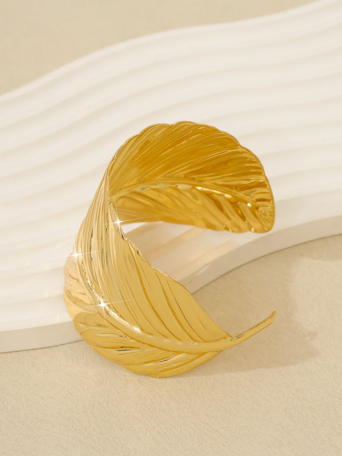 Wholesale One Piece of Fashionable and Simple Metal Leaf Open Bracelet Suitable for Women's Daily Wear