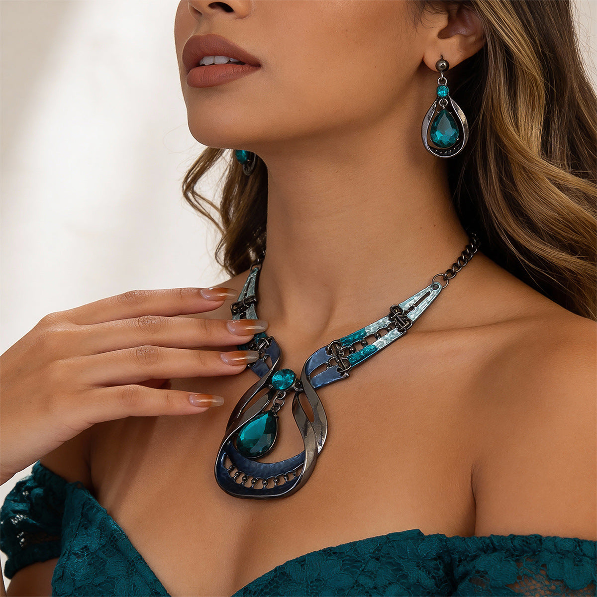 New Cross-border Exaggerated Retro Necklace suit Women Luxury Crystal Banquet Dress Accessories Collarbone Chain Factory Direct Sale