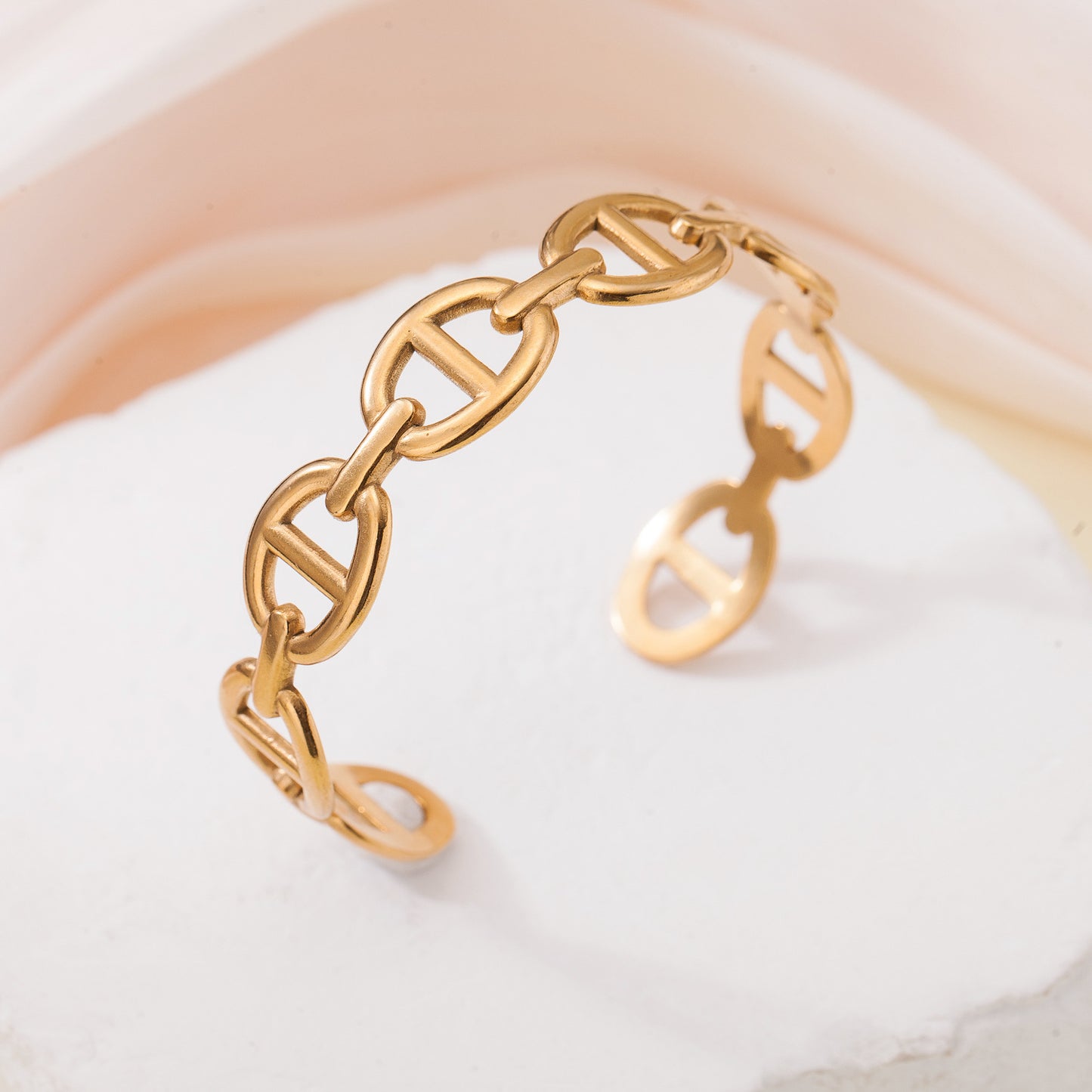 Cross-Border Retro Oil-Pressed Stainless Steel Hollow Heart Flower Bracelet Electroplated High-End Light Luxury Women's Bracelet Wholesale