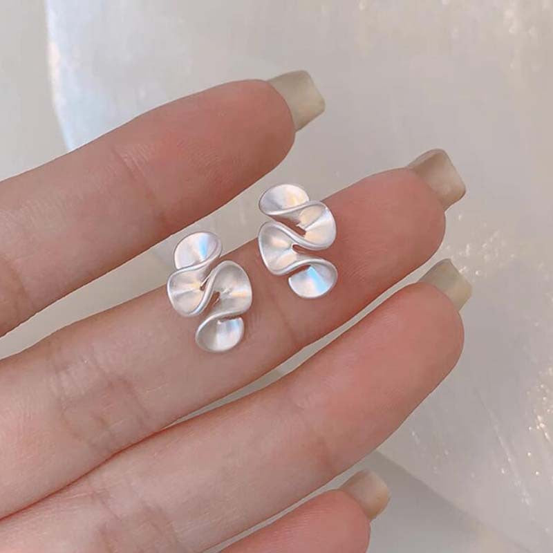 Dumb Golden Earrings Light Luxury High-end Atmospheric 2025 New Explosive Earrings Design Niche Unique Earrings for Women