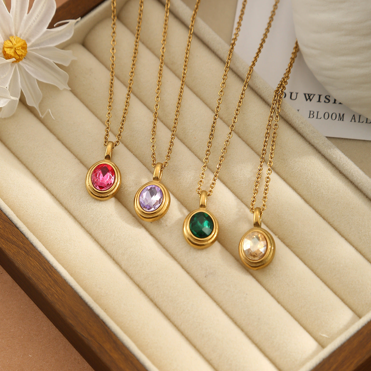 Stainless Steel French Style Ins Style Retro Oval Gem Necklace Women's Titanium Steel Light Luxury Niche Design Clavicle Chain