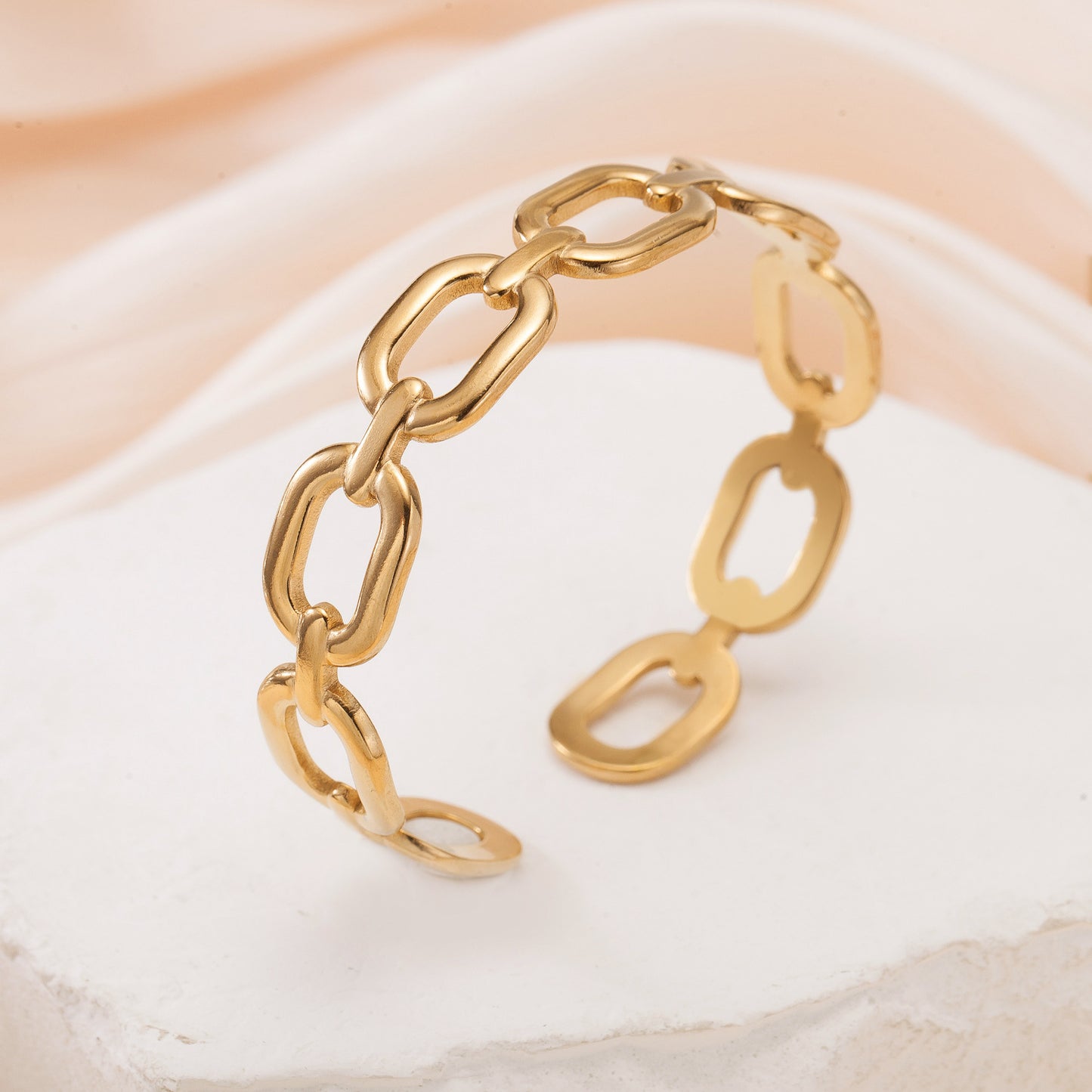 Cross-Border Retro Oil-Pressed Stainless Steel Hollow Heart Flower Bracelet Electroplated High-End Light Luxury Women's Bracelet Wholesale