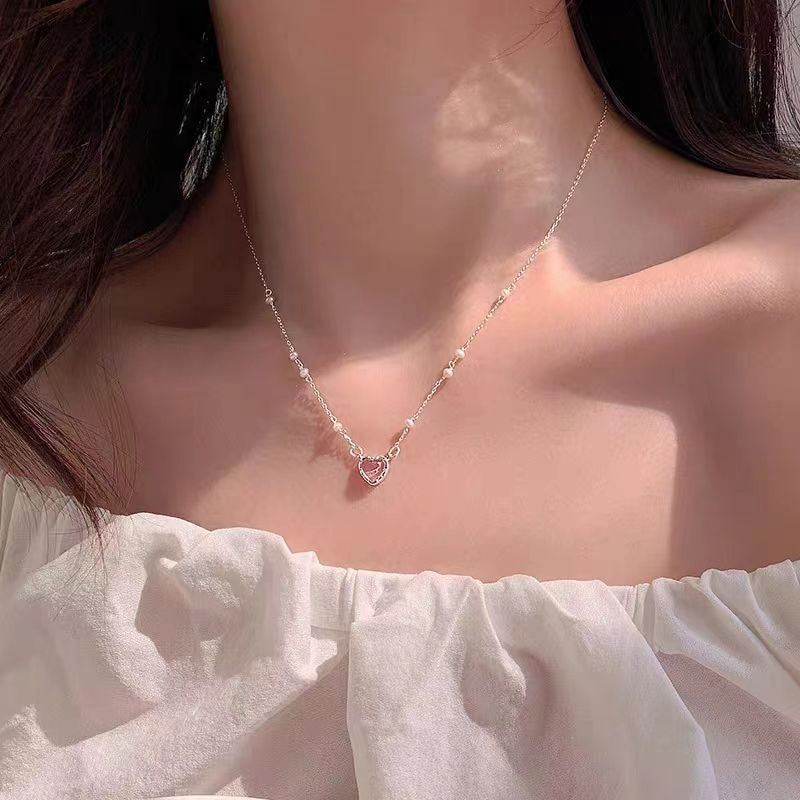 Pearl Love Necklace Women's Casual Niche Design Light Luxury High-end Clavicle Chain Gentle Necklace Accessories