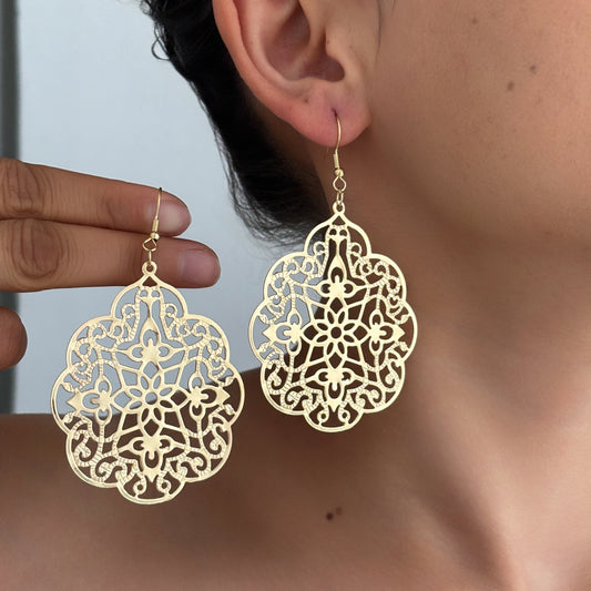 A Pair of Retro Geometric Hollow-Out Boho Earrings for Women Daily Wear