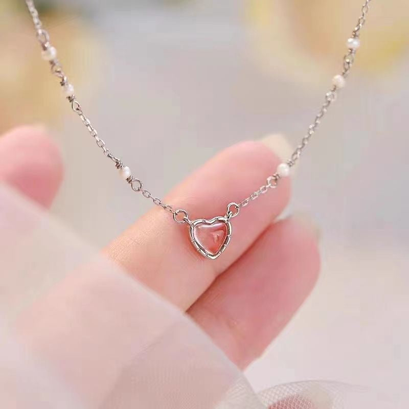 Pearl Love Necklace Women's Casual Niche Design Light Luxury High-end Clavicle Chain Gentle Necklace Accessories