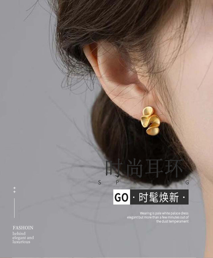Dumb Golden Earrings Light Luxury High-end Atmospheric 2025 New Explosive Earrings Design Niche Unique Earrings for Women
