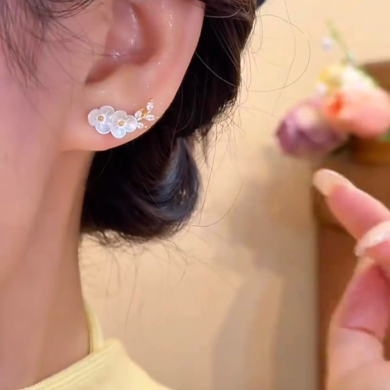 Gentle and Sweet New Chinese Style Plum Blossom Branch and Leaf Earrings, Light Luxury Niche Design, High-End Elegant and Versatile Earrings