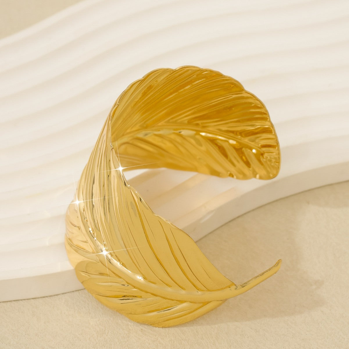 Wholesale One Piece of Fashionable and Simple Metal Leaf Open Bracelet Suitable for Women's Daily Wear
