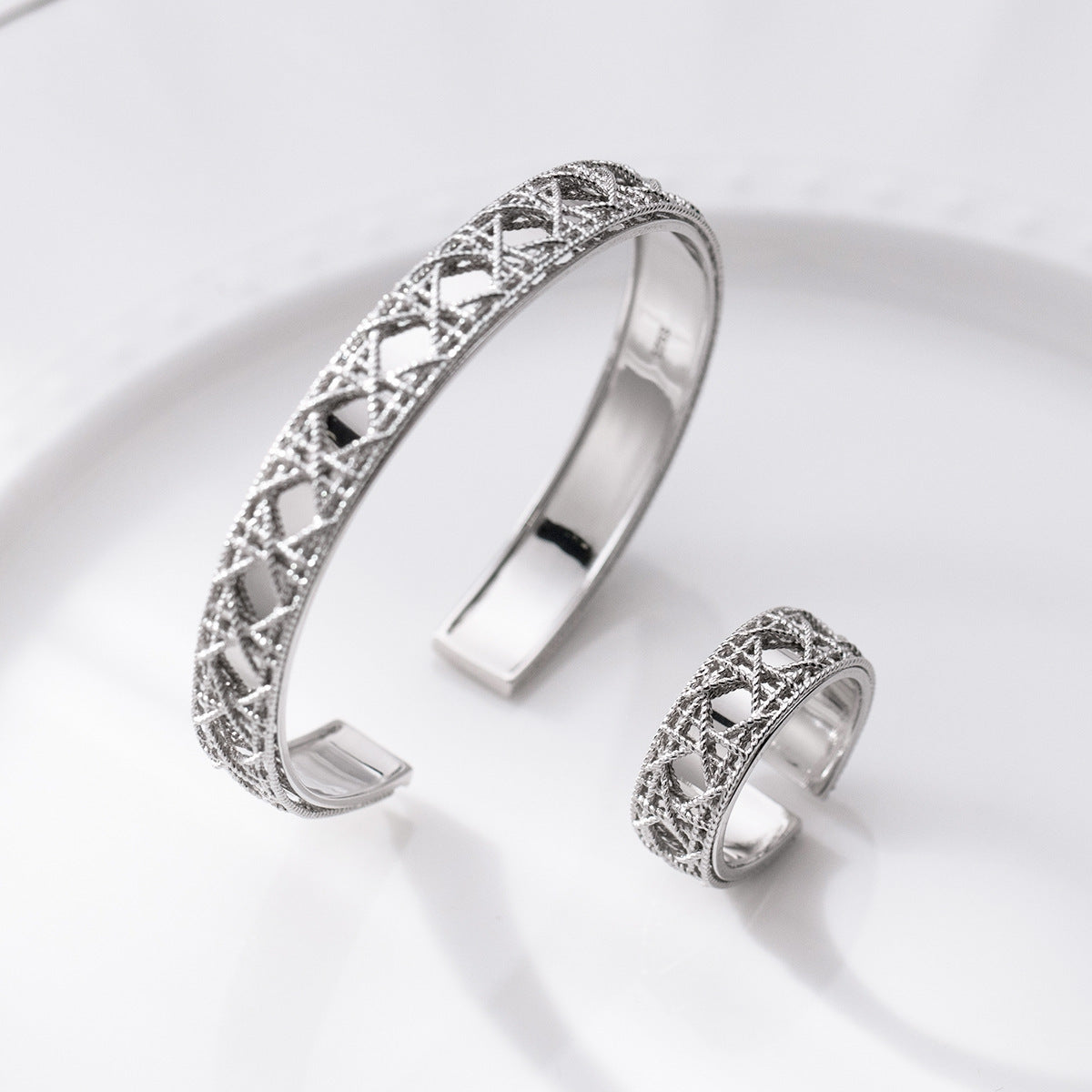 Light Luxury Rattan Glow Bracelet Women's Niche Design Sense Woven Distinctive All-match Hollow Bracelet Ins Style Accessories