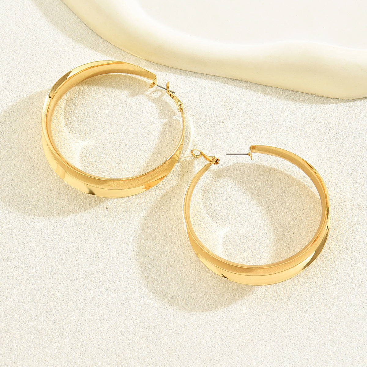 European and American simple personality exaggerated smooth earring temperament metal geometric fashion earrings high-end luxury earrings