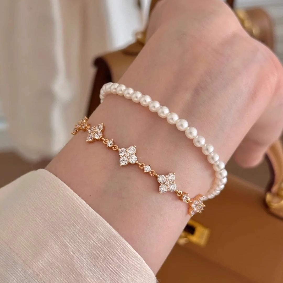 Broken Diamond Four-Leaf Clover Bracelet for Women, Light Luxury and Exquisite Jewelry, Super Flash Zircon Flower Bracelet, Versatile Design Accessories