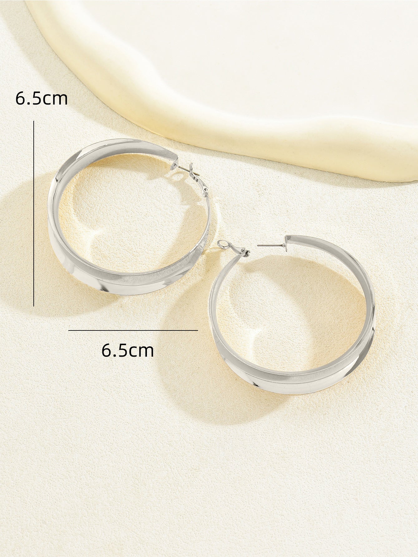 European and American simple personality exaggerated smooth earring temperament metal geometric fashion earrings high-end luxury earrings
